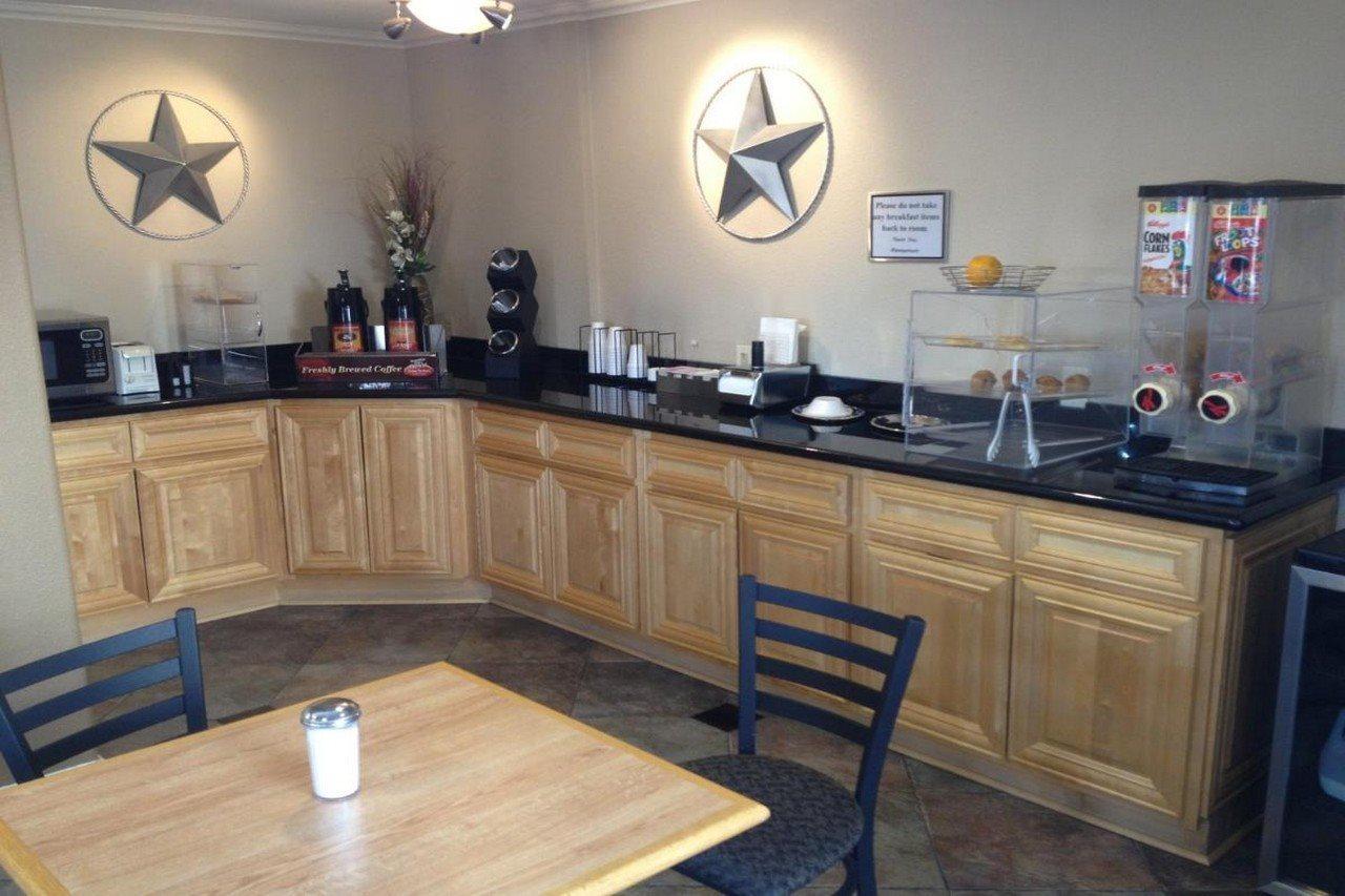 Americas Best Value Inn And Suites ДеСото Ресторант снимка
