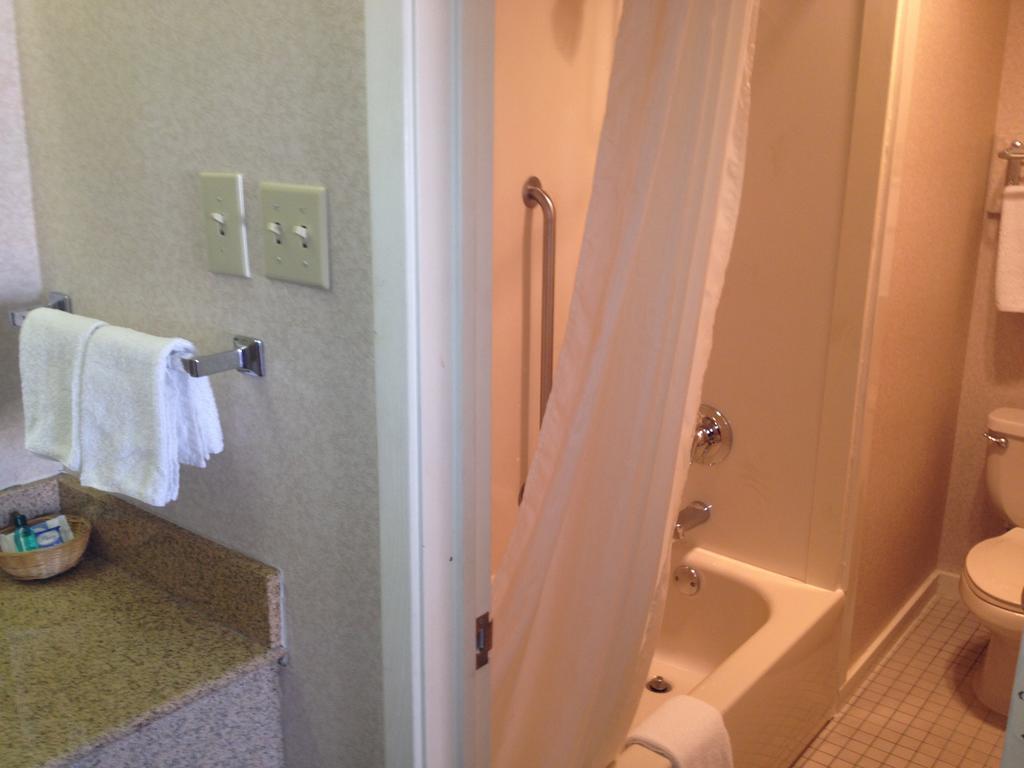 Americas Best Value Inn And Suites ДеСото Екстериор снимка