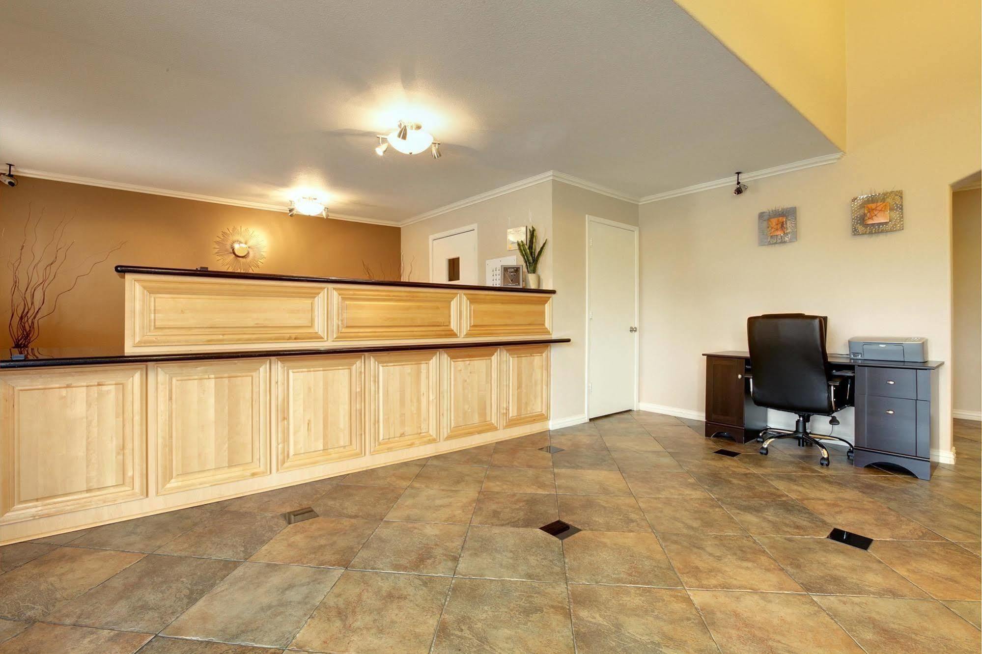 Americas Best Value Inn And Suites ДеСото Екстериор снимка
