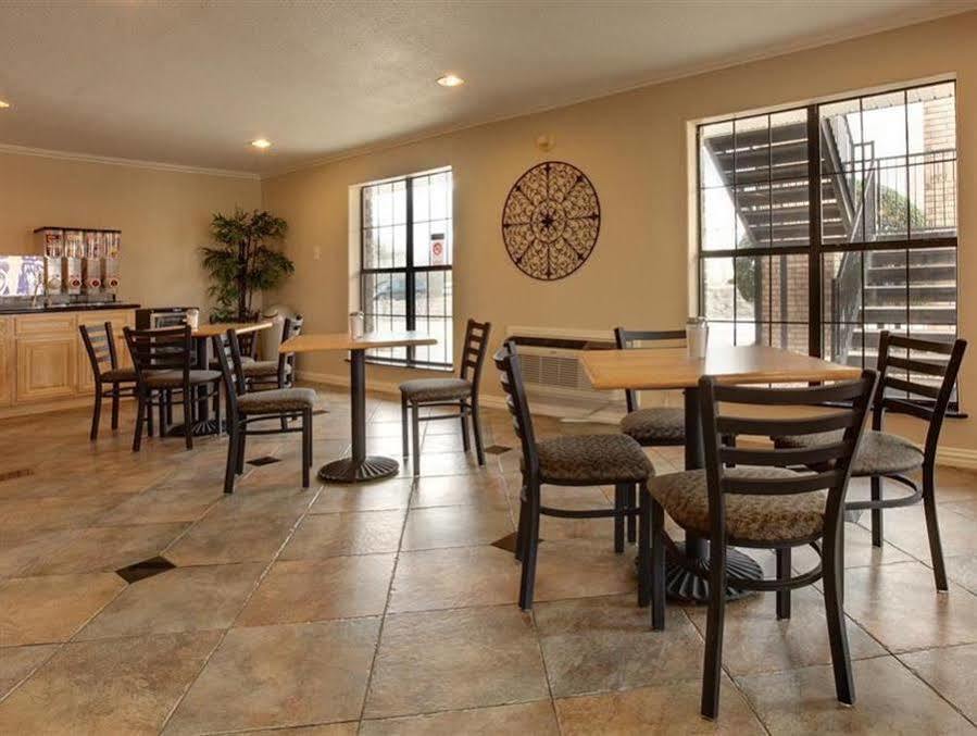 Americas Best Value Inn And Suites ДеСото Екстериор снимка