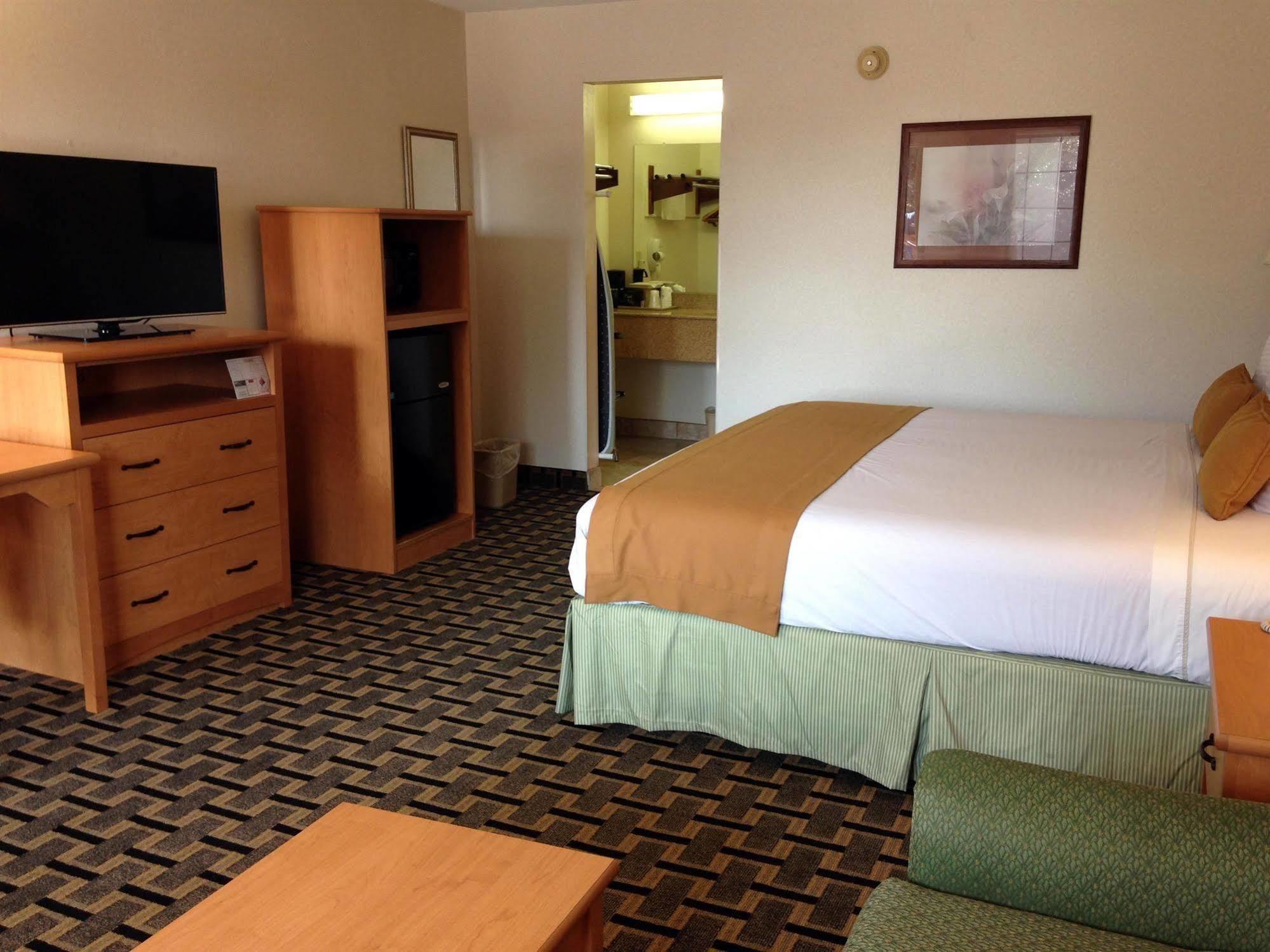 Americas Best Value Inn And Suites ДеСото Екстериор снимка